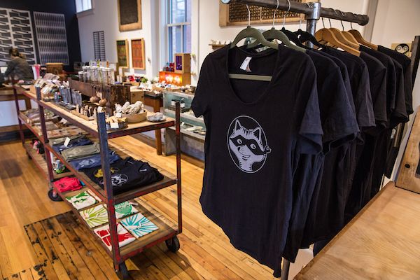 LOOT Shirt Rack Store